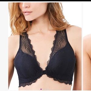 Spanx Undie-tectable wireless lace bralette with front closure in very black